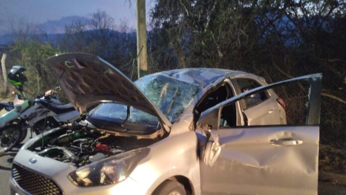 Vuelco-de-un-automovil-dos-personas-terminaron-con-heridas-1536x864